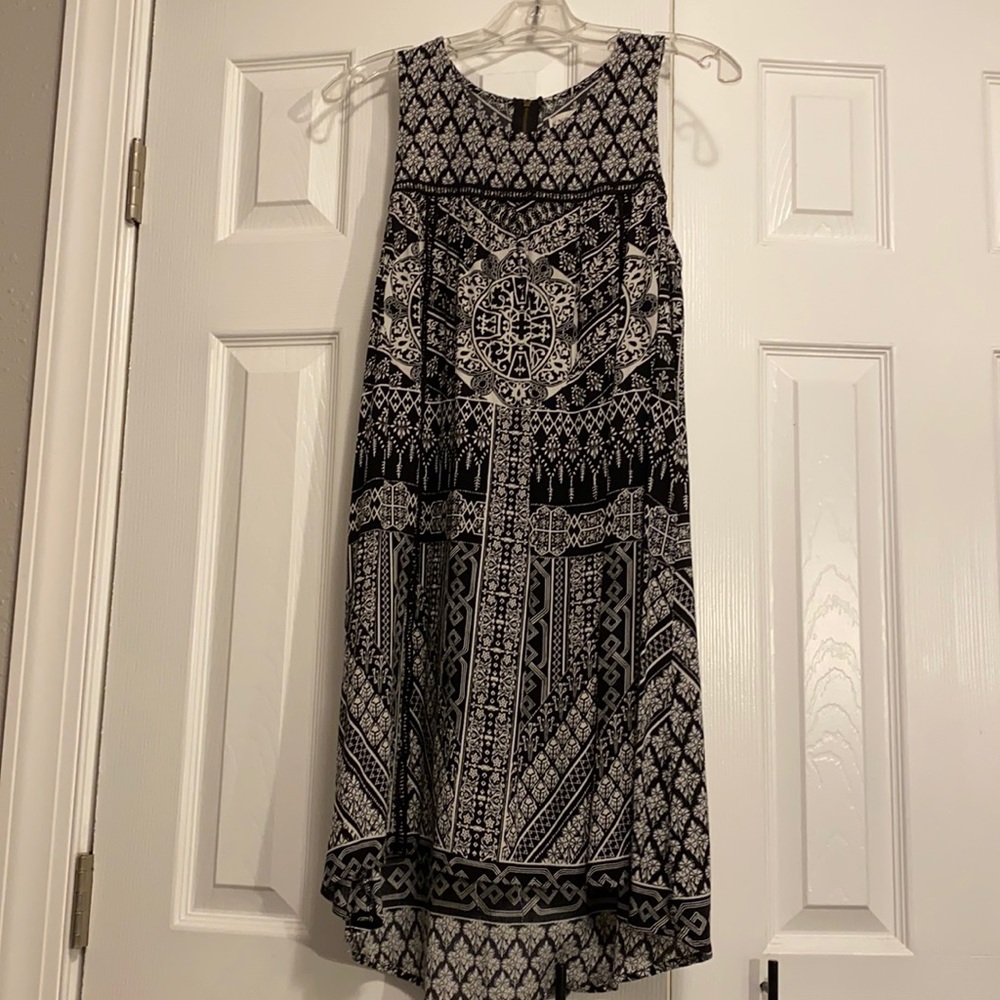 Knox Rose Black and White Sleeveless Dress
